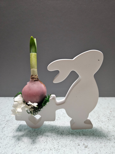 Osterhase mit Karren